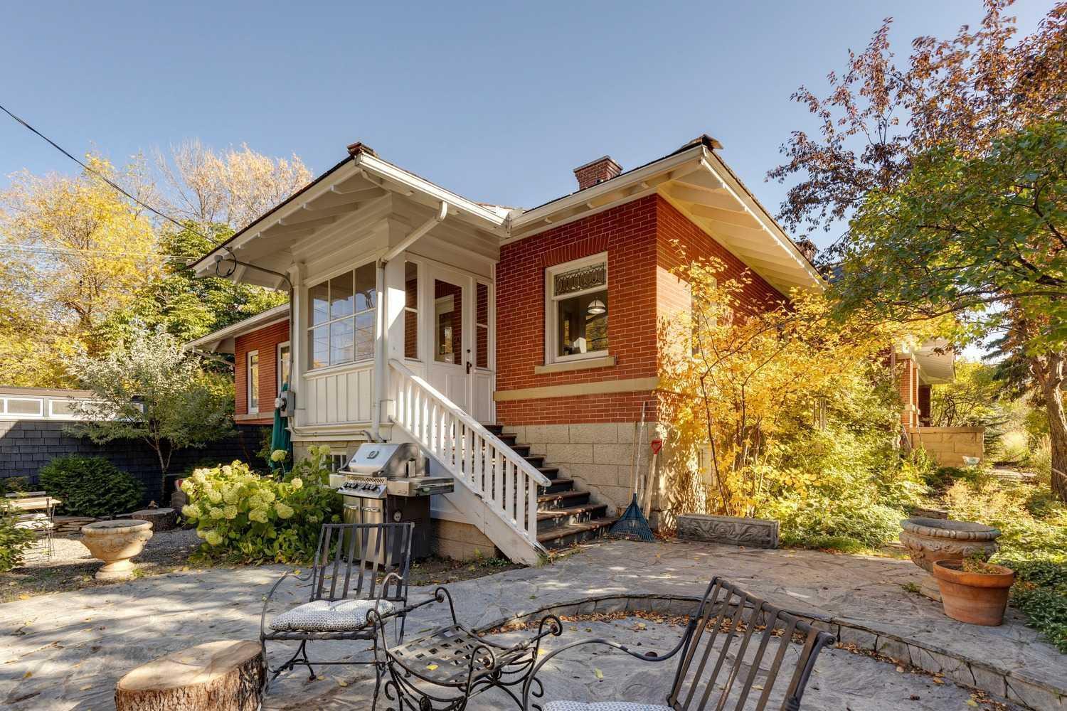 Historic Treend In The Heart Of Mission